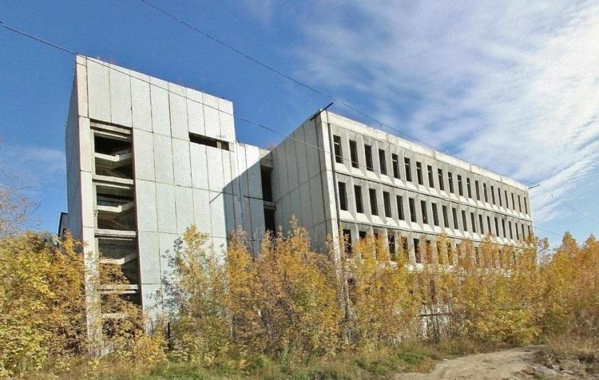 Заброшенный корпус института в Академгородке планируют достроить