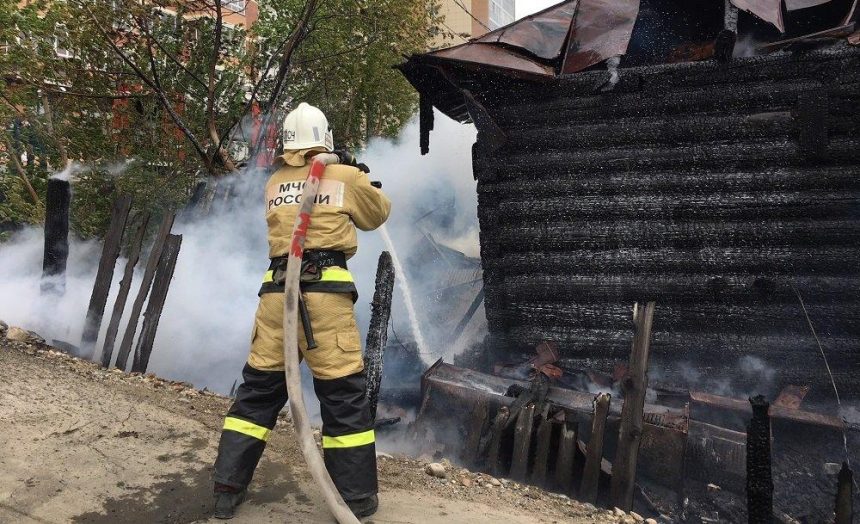 Двое детей погибли на пожаре в Иркутске 1 июня