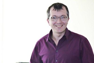 Иркутский историк Алексей Петров предложил Дерипаске продать яхту вместо подъема стоимости электроэнергии