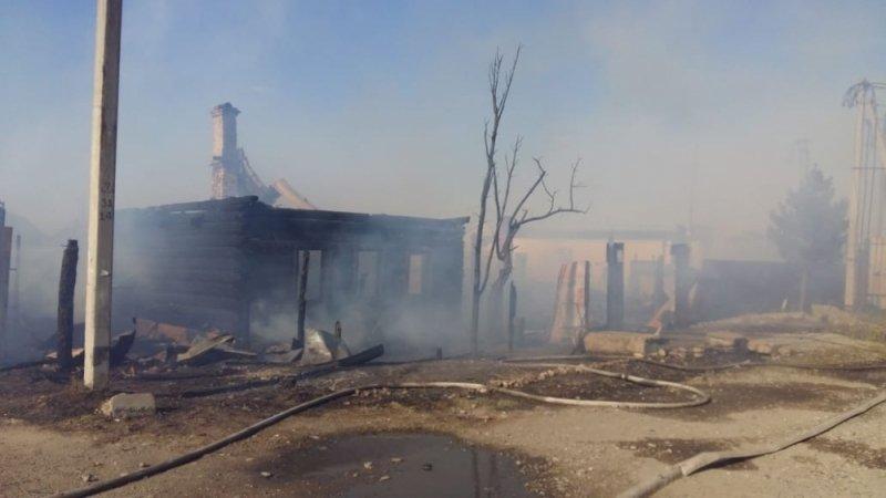 Три жилых дома горели в поселке Максимовщина Иркутского района