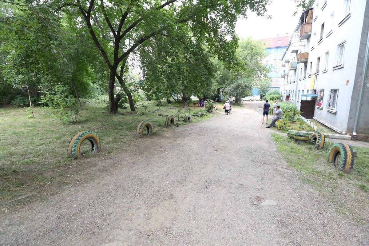 На территории бывшего городка ИВВАИУ начали ремонтировать дворы