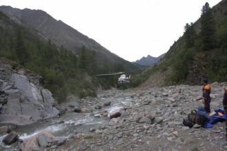 Спасатели экстренно доставили пенсионерку с горы Шумак в Иркутск