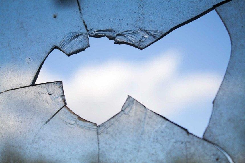 В Ангарском районе двое мужчин проникли в дом местного жителя и избили его