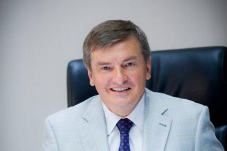 Александр Битаров побеждает на выборах в ЗС по второму округу