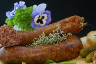 Иркутскстат: в Иркутскую область увеличился ввоз колбасных изделий и кисломолочных продуктов