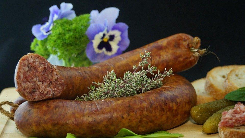 Иркутскстат: в Иркутскую область увеличился ввоз колбасных изделий и кисломолочных продуктов