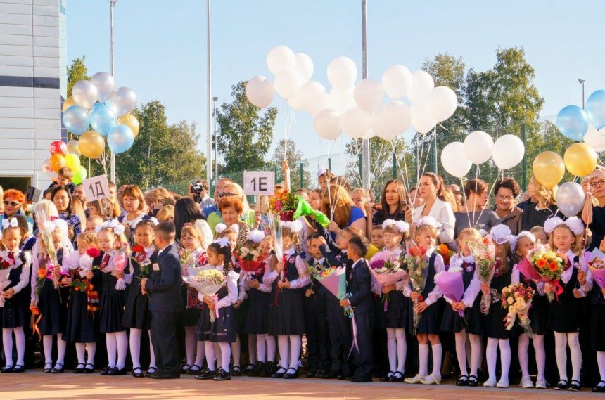 Открытие новой школы в поселке Молодежном. Фоторепортаж