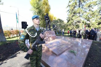 Памятник и сквер ветеранам–десантникам открыли в Иркутске