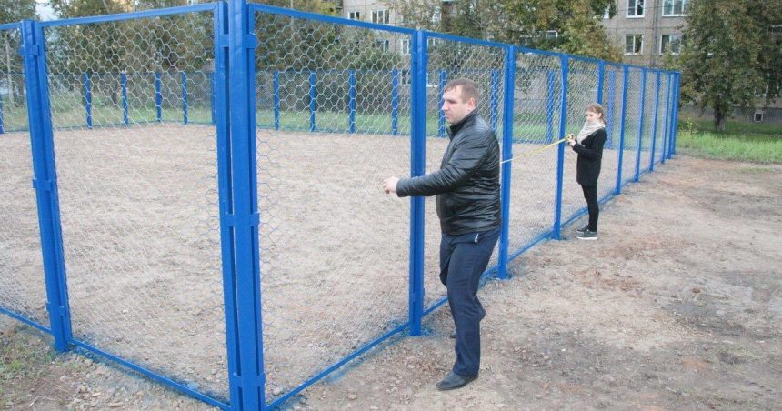 Площадку для выгула собак за 270 тысяч рублей обустроили в Братске