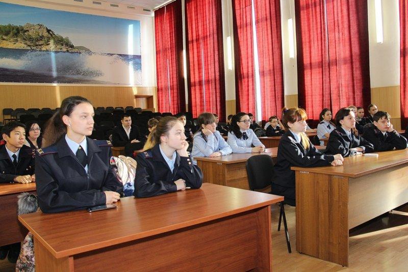 Полиция Иркутской области набирает школьников на подготовительные курсы