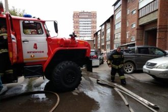 Пожарные пришли спасать пенсионерку из горящей квартиры. Она удивилась их появлению