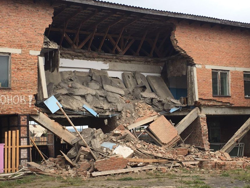 Следствие начало проверку по факту обрушения школы в селе Уян