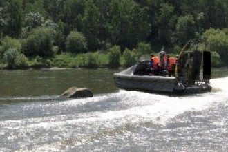 Спасатели ведут поиски двух мужчин, пропавших в Слюдянском районе во время сплава по Иркуту