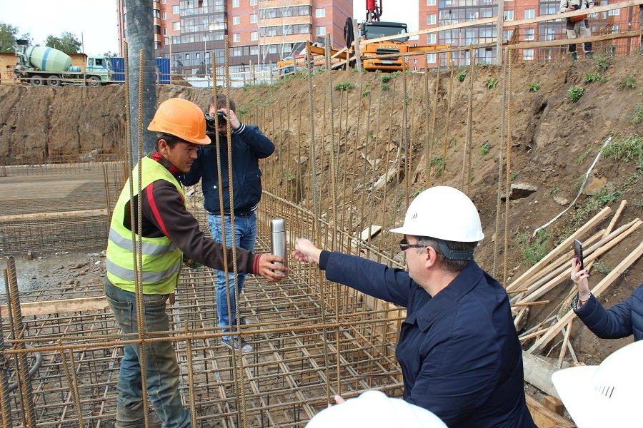 В Иркутске заложили капсулу в фундамент будущего здания многопрофильного городского центра молекулярной диагностики