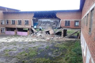 В Куйтунском районе Иркутской области у здания школы обрушилась стена. Школьников отпустили с занятий