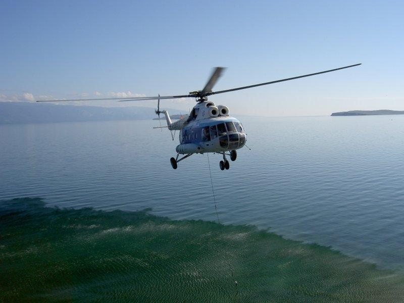 Вертолет с тремя людьми на борту пропал в Иркутской области