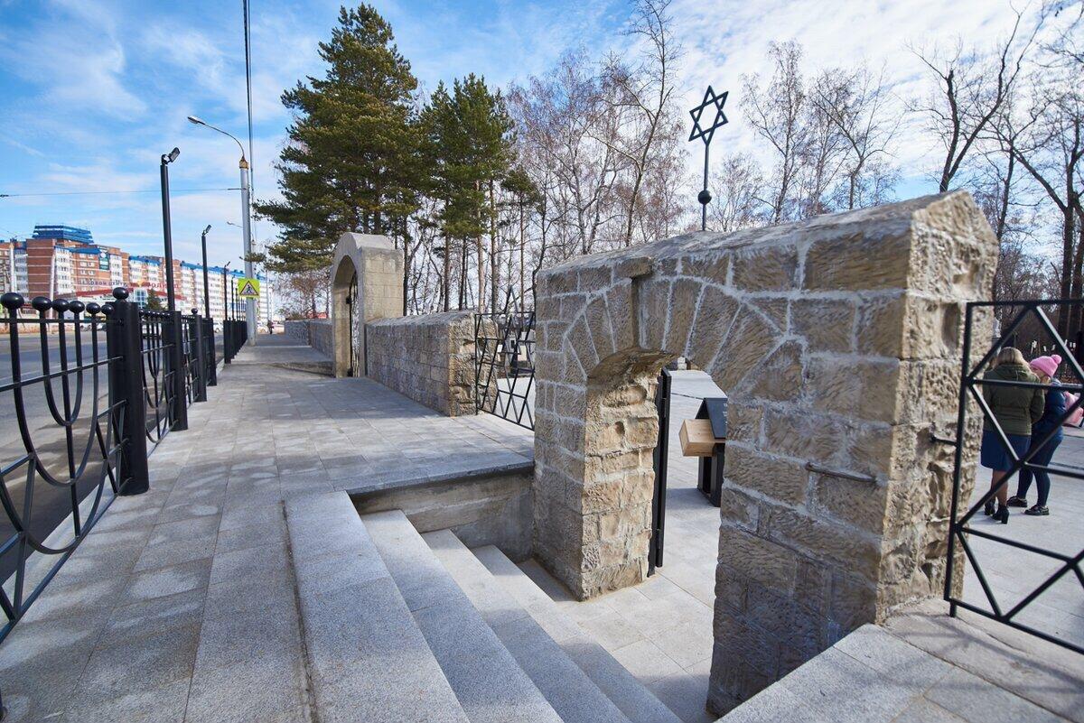 Благоустройство мемориальной зоны Лисихинского парка в Иркутске завершено
