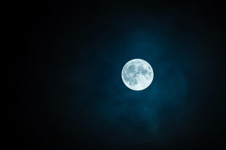 Холодное сияние: жителей Приангарья зовут понаблюдать за Луной