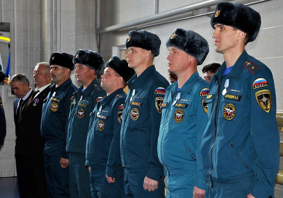 Министр МЧС России вручил награды иркутским пожарным