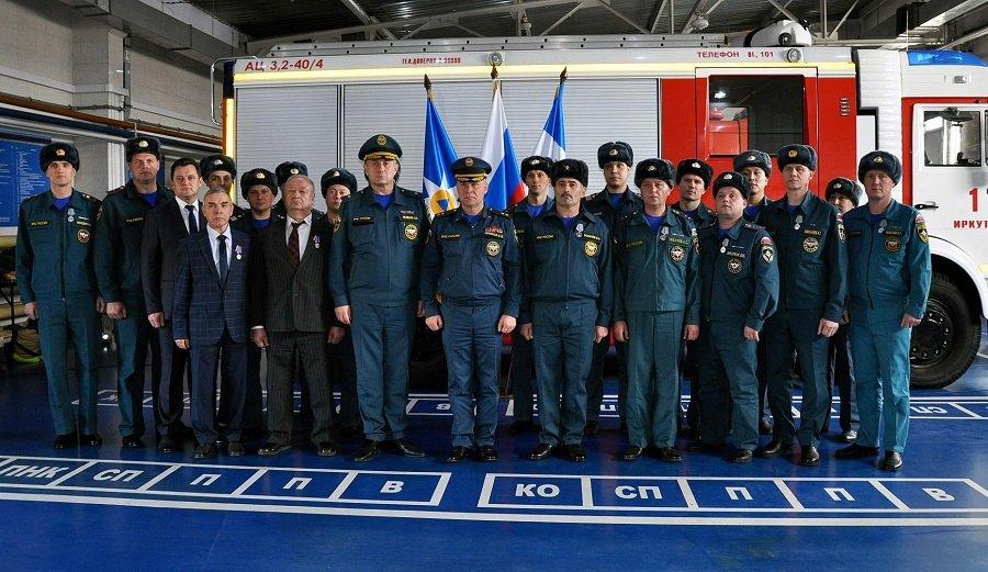 Министр МЧС России вручил награды иркутским пожарным
