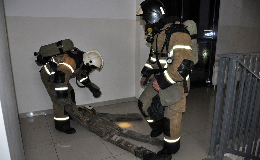 Спасатели проводят учения в ТРЦ Иркутской области