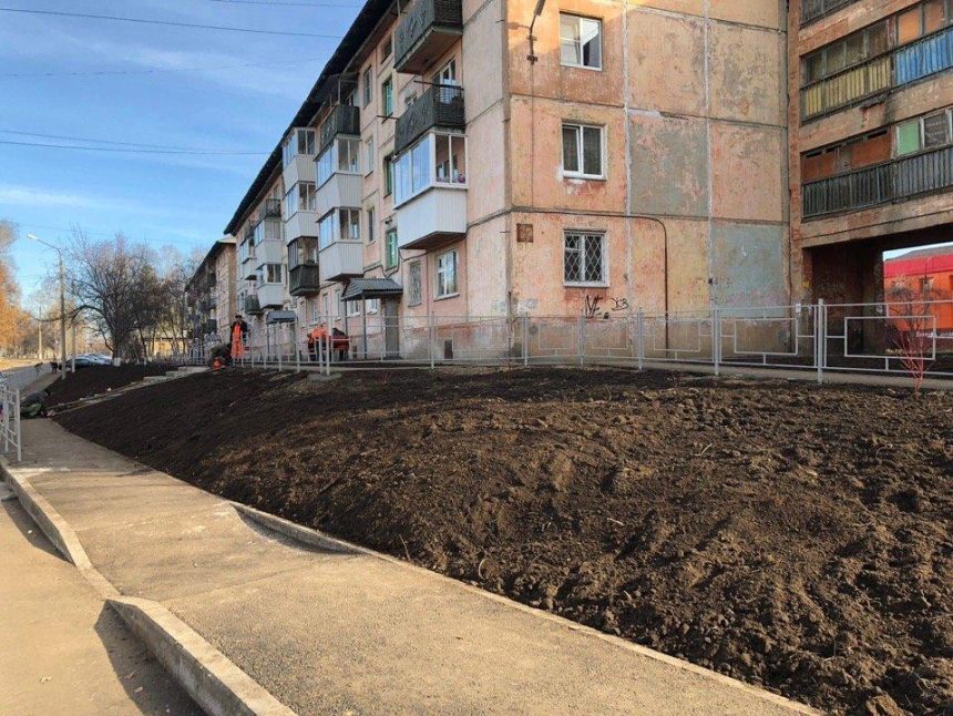 Три двора отремонтировали в Шелехове по программе формирования комфортной городской среды
