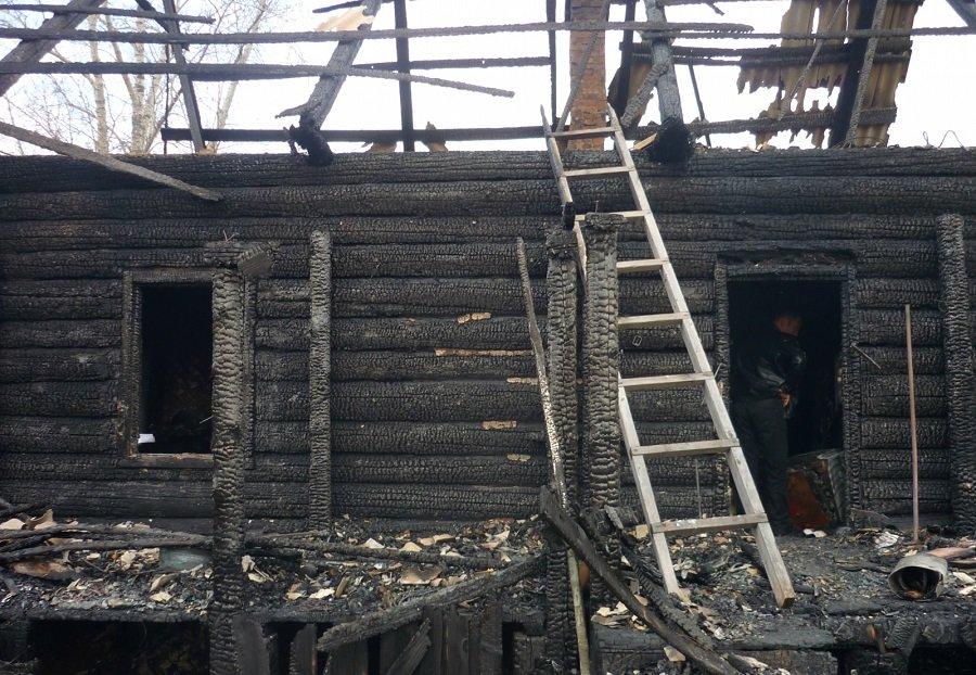 В Алзамае ревнивец поджог частный дом, зная, что в нем находятся люди