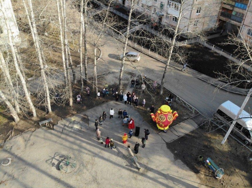 Еще два двора благоустроили в Шелехове по программе формирования комфортной городской среды