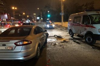 Машина скорой помощи попала в ДТП в Иркутске. Пострадали два фельдшера