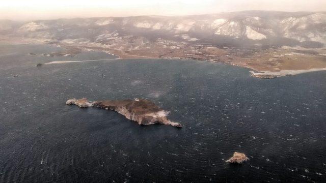 Поиски пропавшего на Байкале катера продолжаются