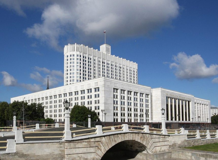 Правительство РФ утвердило двухэтапное повышение тарифов на услуги ЖКХ в 2019 году