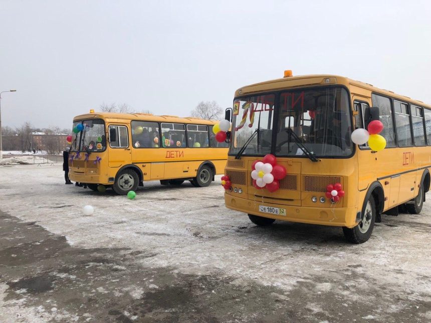 Школам Усолья купили новые автобусы