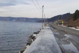 В Листвянке подмывает берег, есть угроза разрушения опорной стенки