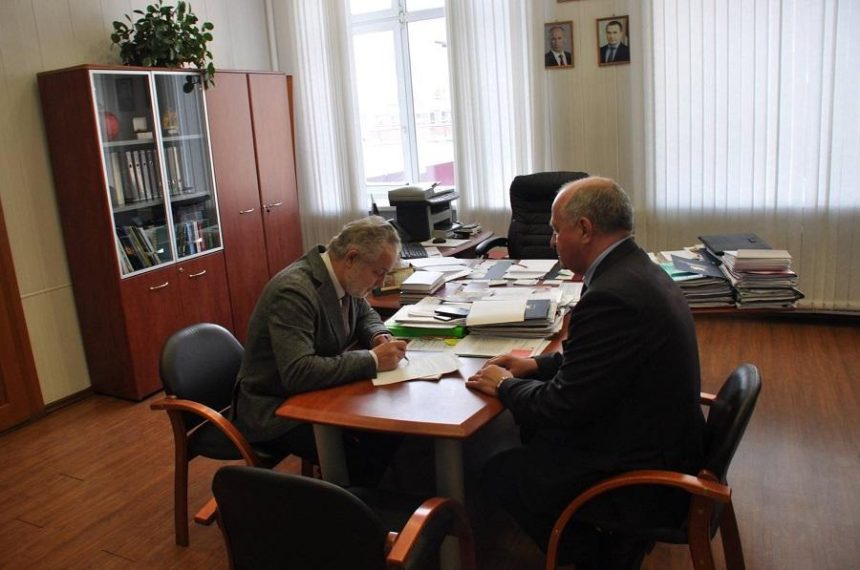 Администрация Иркутска продлила трудовой контракт с директором лицея №3
