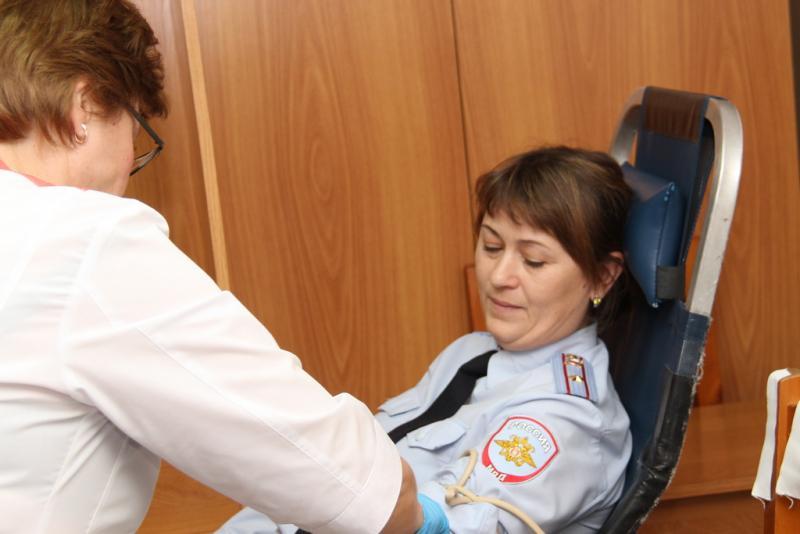 Иркутские полицейские сдали 53 литра донорской крови