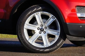 Иркутянка лишилась Land Rover за долги по ЖКХ