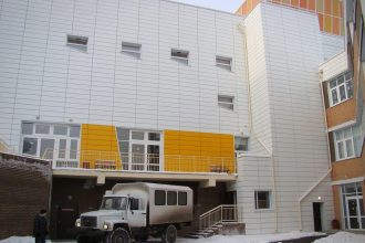 Купол Большого планетария доставили в 19-ю школу Иркутска