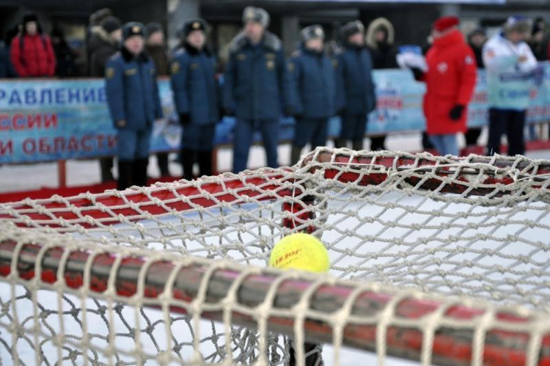 Лед и пламя: пожарные Приангарья встретились на льду с хоккеистами "Байкал-Энергии"