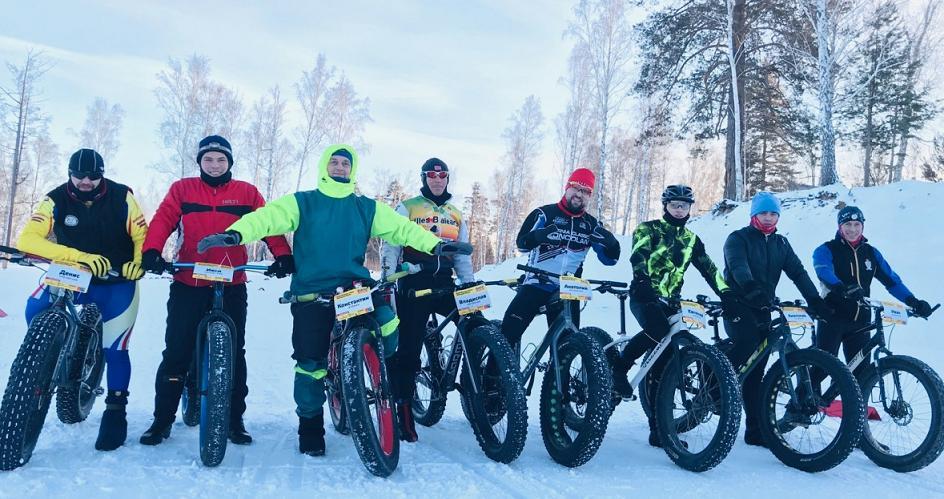 В Ангарске впервые прошел ночной зимний веломарафон на фэтбайках