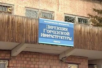 В Падунском районе Братска устраняют утечки на водоводе