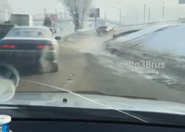 В районе микрорайона "Союз" прорвало трубу водоснабжения