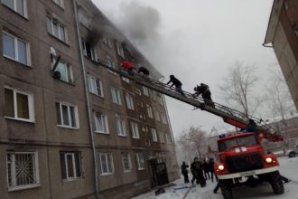 23 человека эвакуировали на пожаре в жилом доме в Усолье