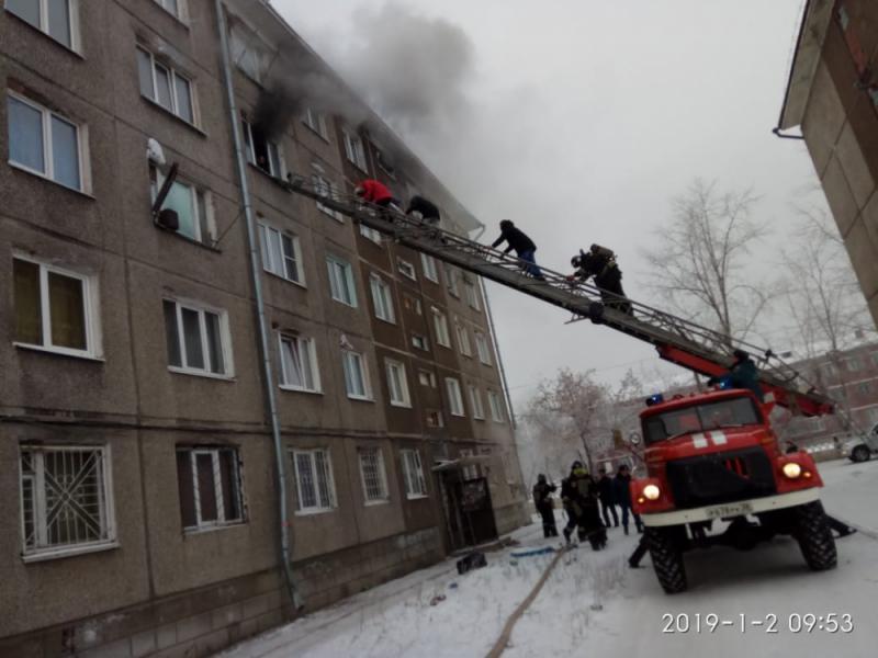 23 человека эвакуировали на пожаре в жилом доме в Усолье