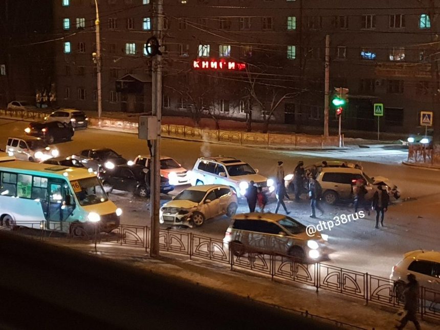 Двое детей пострадали в ДТП на улице Байкальской в Иркутске