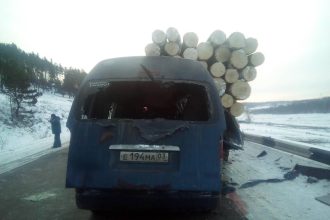 Маршрутка столкнулась с лесовозом на трассе Иркутск-Усть-Уда. Погибли 4 человека