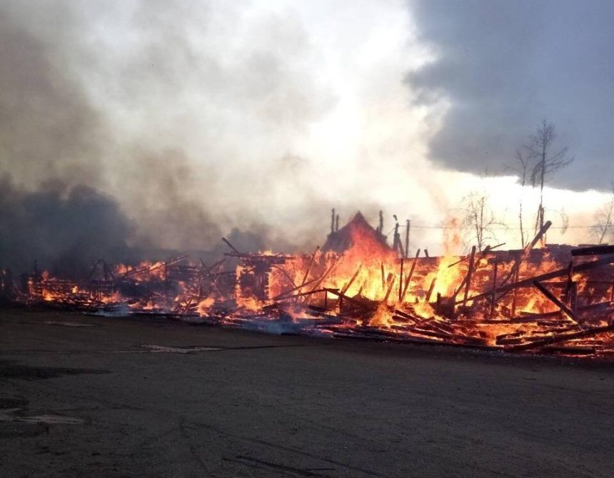МЧС установило предварительную причину крупного пожара на Ольхоне