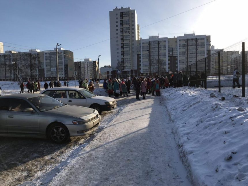 Несколько школ эвакуируют в Иркутске