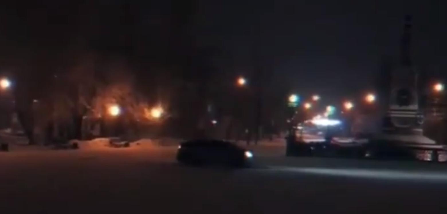 Очередной дрифт у памятника Александру III в Иркутске