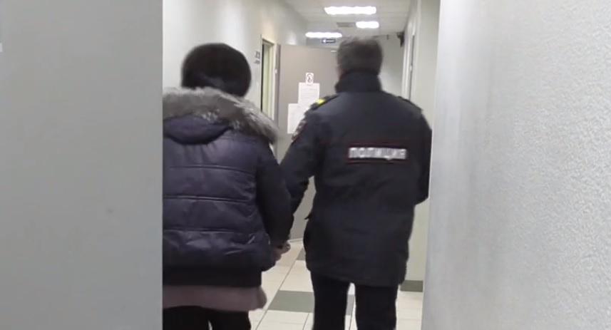 Полиция задержала лжесотрудницу социальной службы в Иркутске