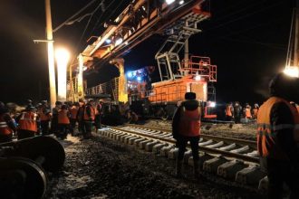Последствия железнодорожной аварии в Заларинском районе устраняли всю ночь. Фото